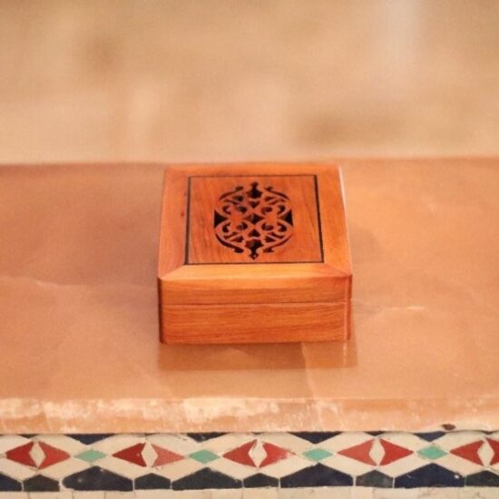 BOÎTE EN BOIS Cembro Sculptée À La Main Origine Queyras France Bijoux, Thé… EUR 75,00 - FR