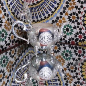 LA MAGNIFIQUE - THÉIÈRE ARTISANALE EN CUIVRE NICKELÉ - Grossiste Décoration Artisanat Marocain | Boutique d'artisanat