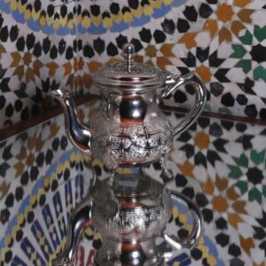 PETIT RITUEL THÉ - THÉIÈRE ARTISANALE EN CUIVRE NICKELÉE - Grossiste Décoration Artisanat Marocain | Boutique d'artisanat