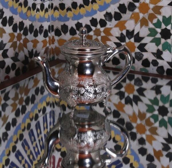 PETIT RITUEL THÉ - THÉIÈRE ARTISANALE EN CUIVRE NICKELÉE - Grossiste Décoration Artisanat Marocain | Boutique d'artisanat