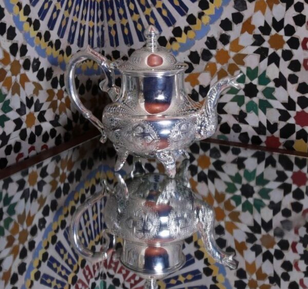 QASER - THÉIÈRE ARTISANALE EN CUIVRE NICKELÉ - Grossiste Décoration Artisanat Marocain | Boutique d'artisanat